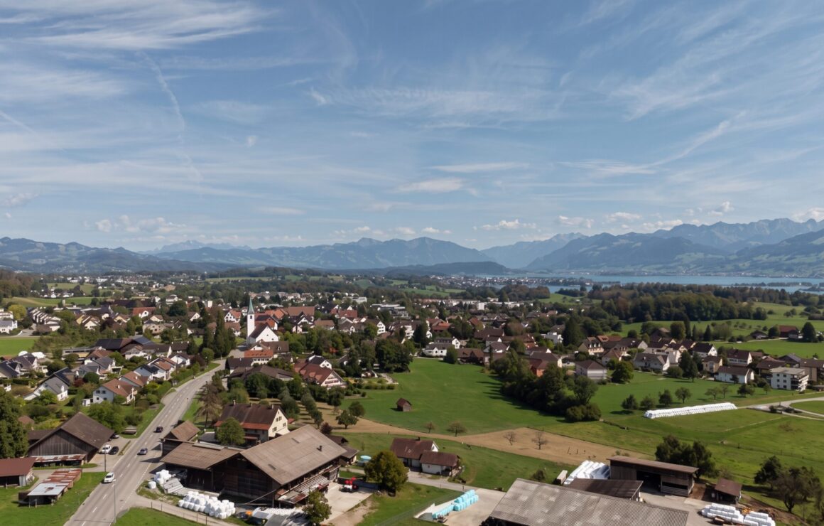 Hombrechtikon 2320x1480 F50 50 Optimized